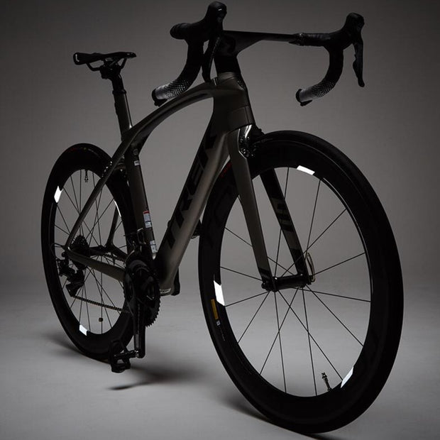 Fahrradreflektoren als Aufkleber für Ihre Felgen Reflektor Farbe schwarz  Reflektor Größe 150mm x 8mm